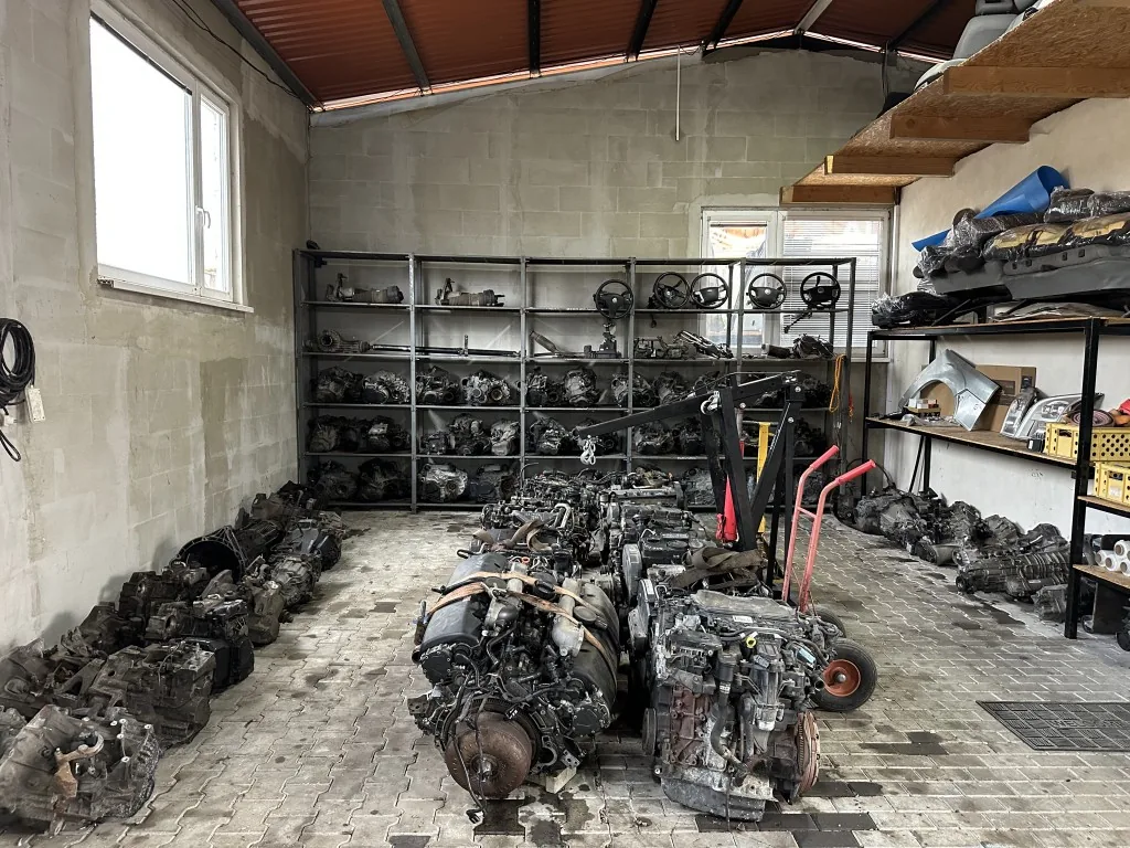 Použité motory připravené k prodeji ve skladu